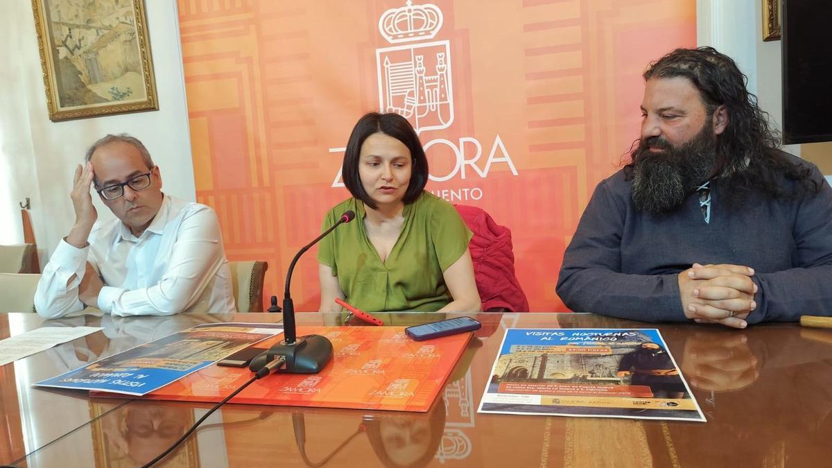 De izquierda a derecha, Juan Carlos López, María Eugenia Cabezas y Tristán el cantero.