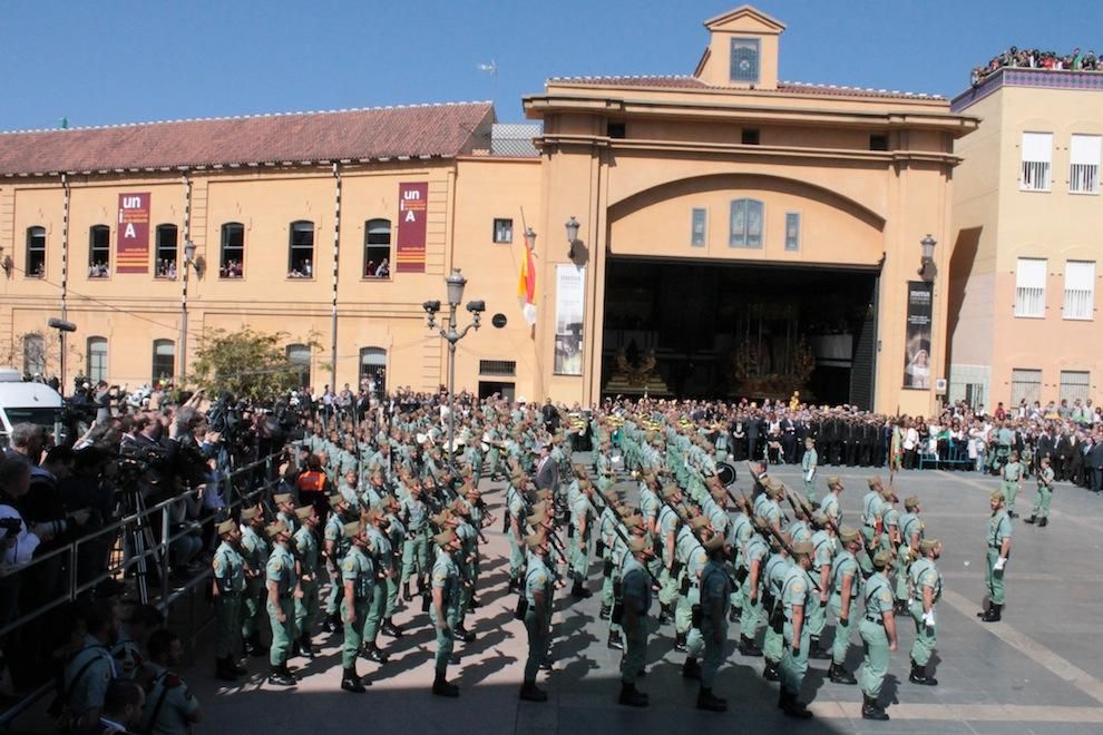 Jueves Santo de 2016 | Desembarco de la Legión y traslado de Mena