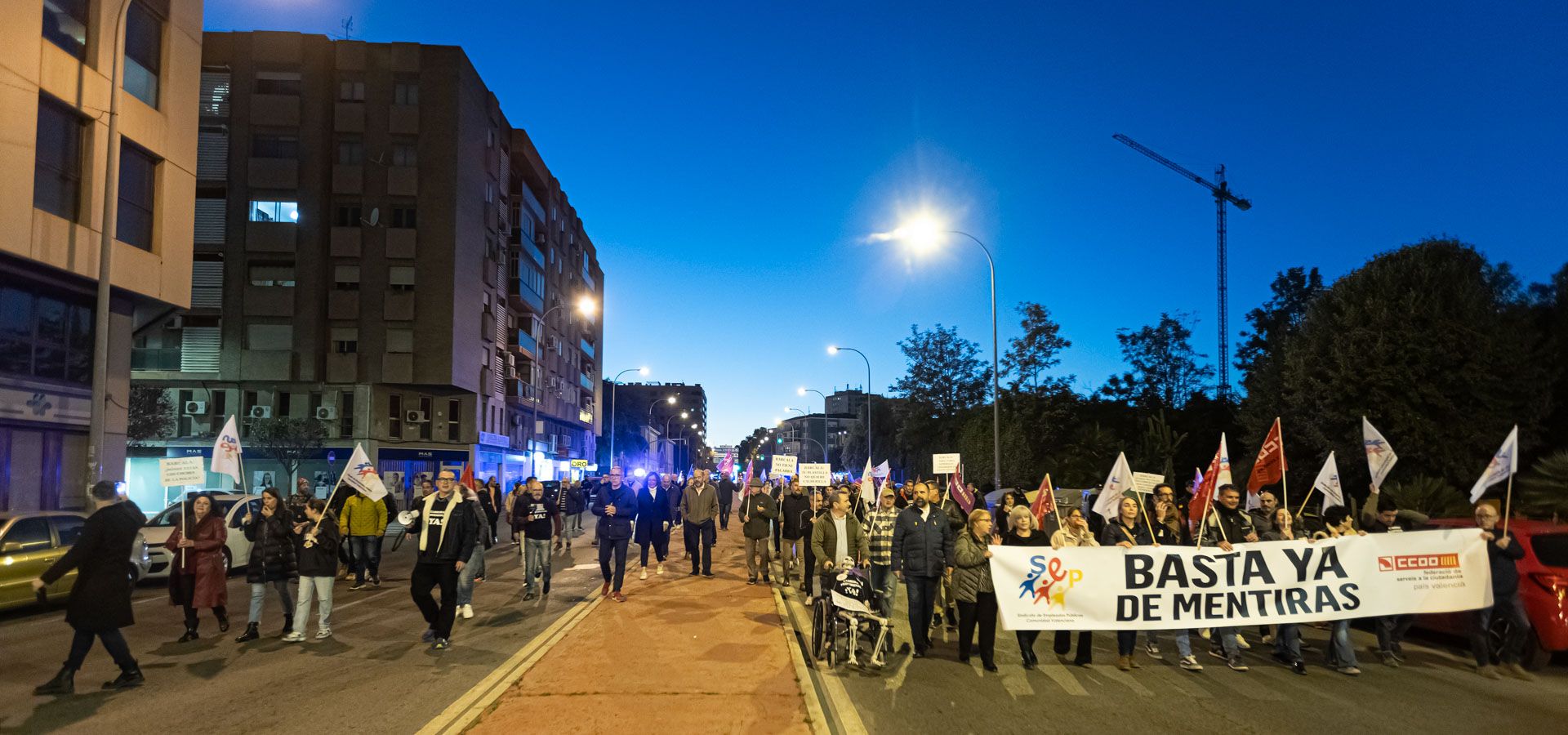 Los funcionarios del Ayuntamiento de Alicante protestan por el centro de la ciudad