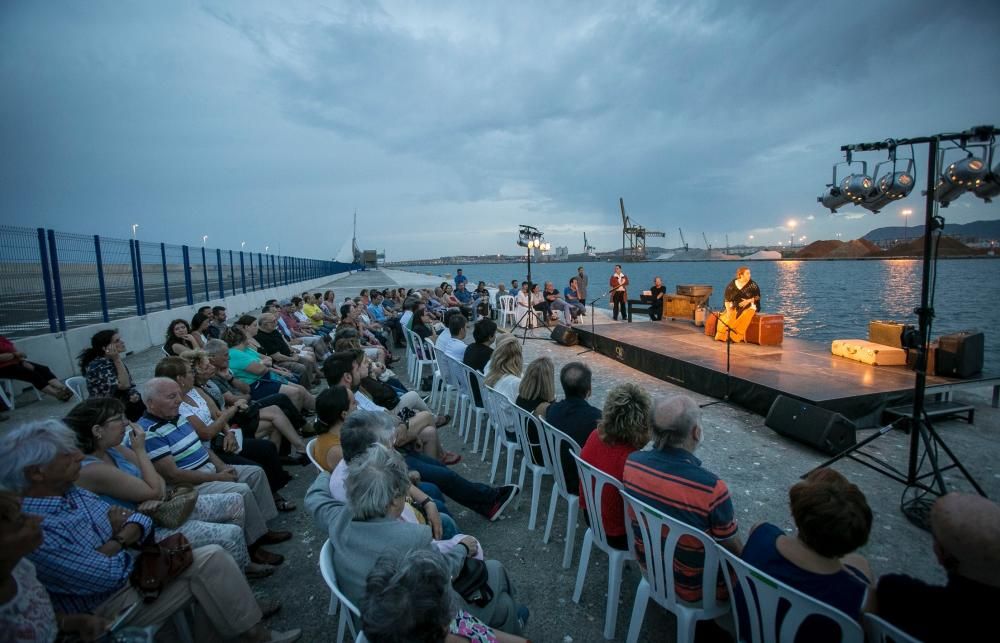 El puerto acoge la obra "Mar de Almendros"