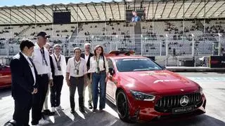 En directo | Ayuso y Almeida recorren el circuito antes de la clasificación de la F1: "Hemos trabajado muy duro para llegar aquí"