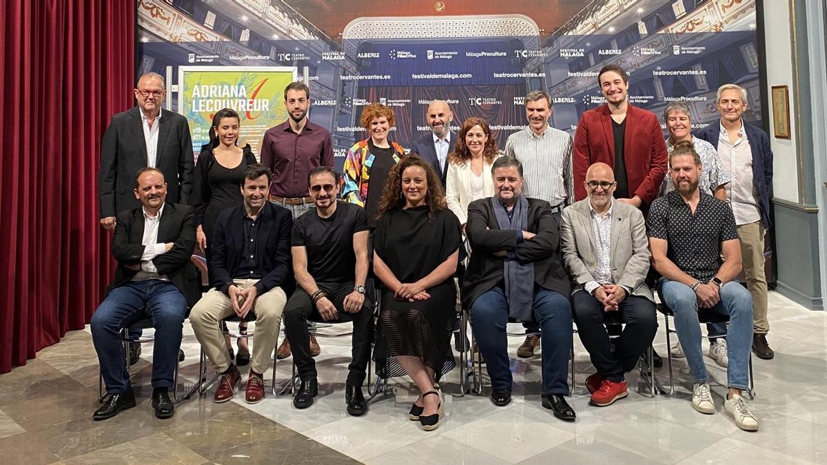 Artistas y responsables de la ópera, ayer en el Salón Rossini del Teatro Cervantes