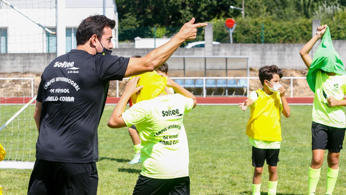 El exfutbolista vilagarciano ejerce actualmente de entrenador en Dubái.