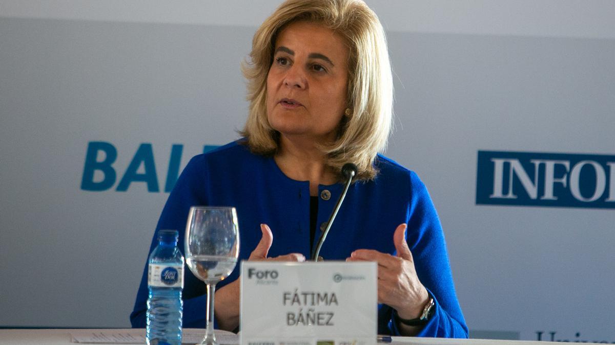 Fátima Báñez insiste en la necesidad de acelerar la vacunación para favorecer la recuperación económica