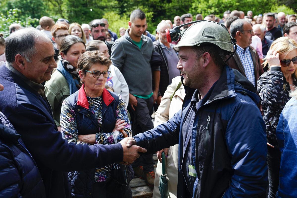 Los mineros encerrados en Mina Miura mantienen la lucha tras nueve días: "Van pasando factura el frío y la humedad, pero hay que seguir"