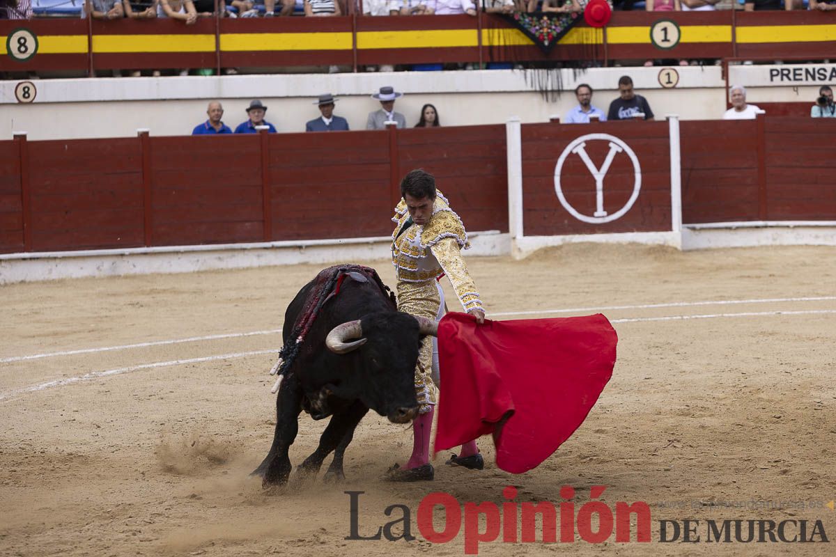 Tarde histórica en Abarán con la alternativa de José María Trigueros y el indulto de Tomás Rufo, junto a Castella salieron a hombros