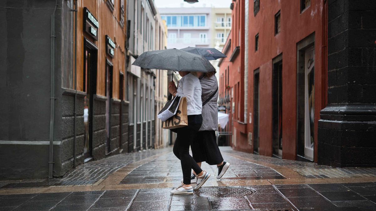 La DANA deja lluvias torrenciales y decenas de incidencias en Canarias este sábado