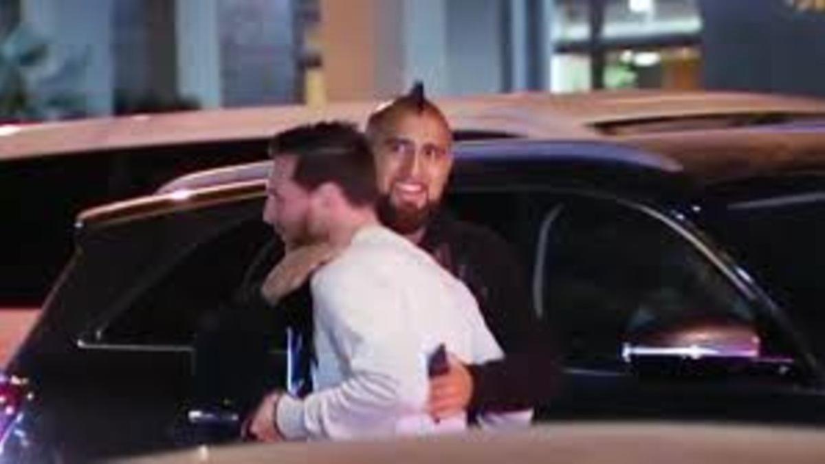 Vidal y Messi, en una cena reciente.