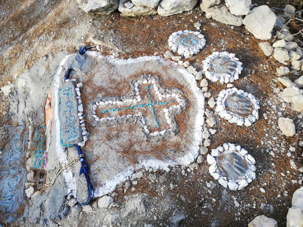 Algunas de las tumbas caninas que existen en sa Talaia de Sant Antoni.
