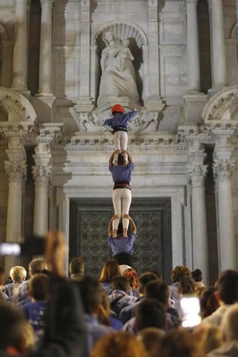 Els Marrecs pugen el pilar de 4 per les escales de la Catedral