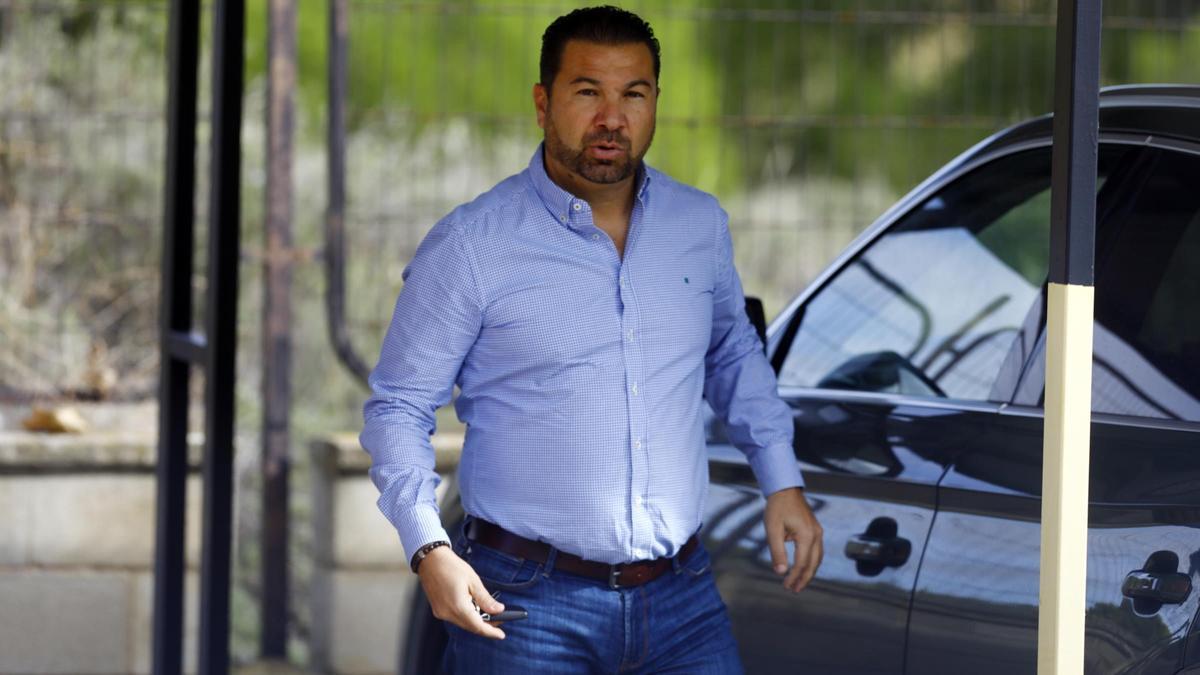 Juan Carlos Cordero, director deportivo, a su llegada a la Ciudad Deportiva antes de un entrenamiento.