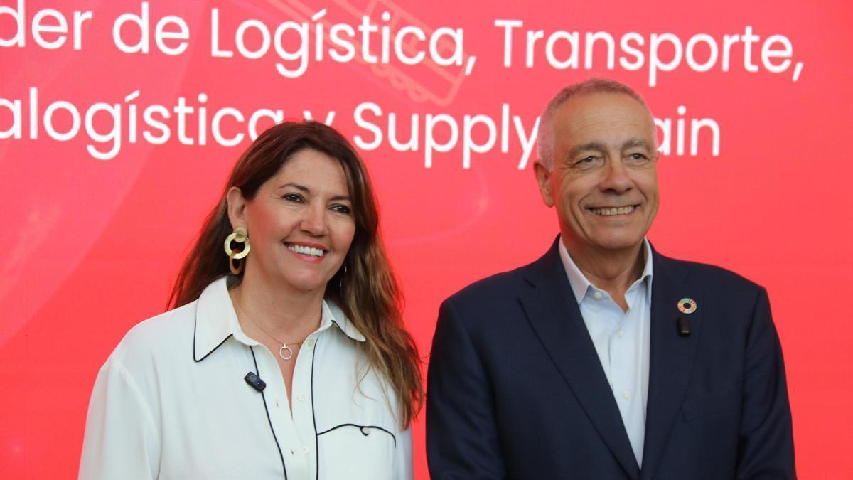 El presidente ejecutivo y la directora del Consorci de la Zona Franca de Barcelona (CZFB), Pere Navarro y Blanca Sorigué.