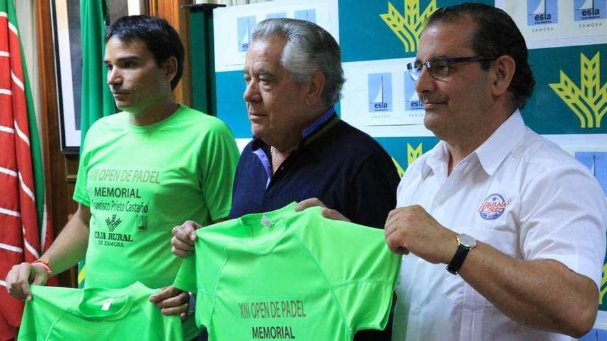 Participantes en el acto de presentación del torneo que organiza el Club Esla.