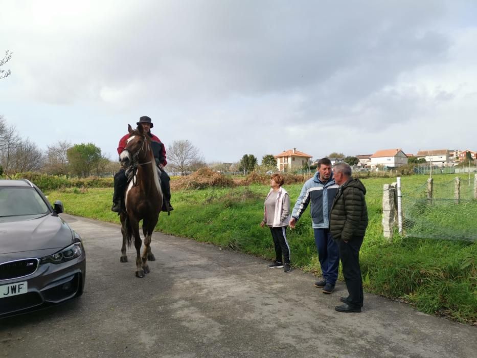 El hombre fue localizado en A Lagarteira, se había caído de su montura y afirmaba no sentir las piernas.