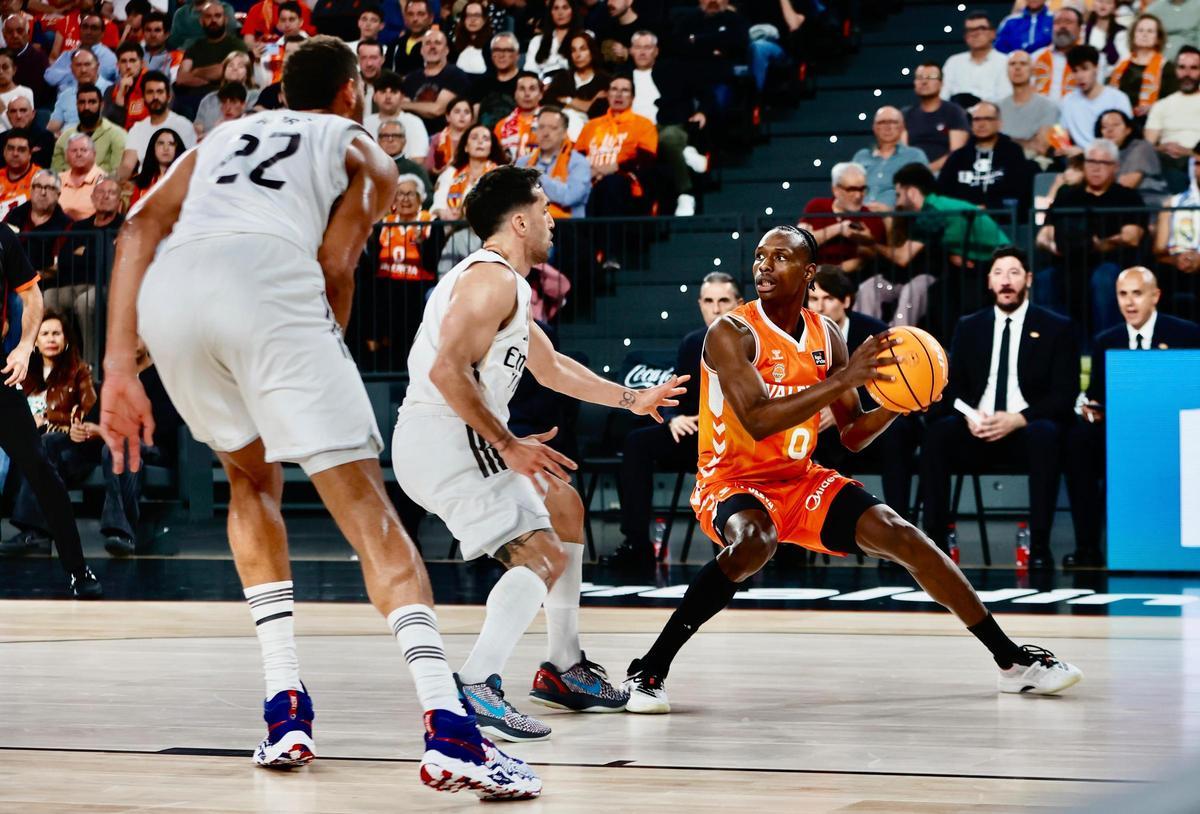 Brancou Badio, de nuevo en el quinteto inicial del Valencia Basket.
