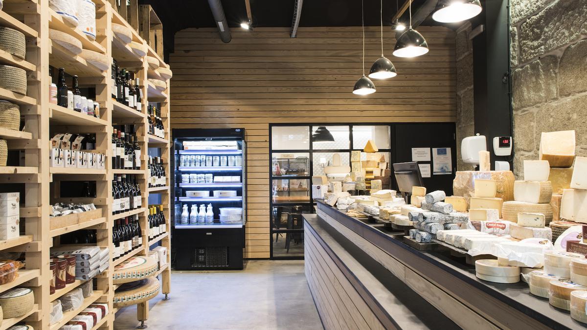 Quesería Marqués de Valladares va más allá del concepto tienda para convetirse en un referente del queso en Galicia.