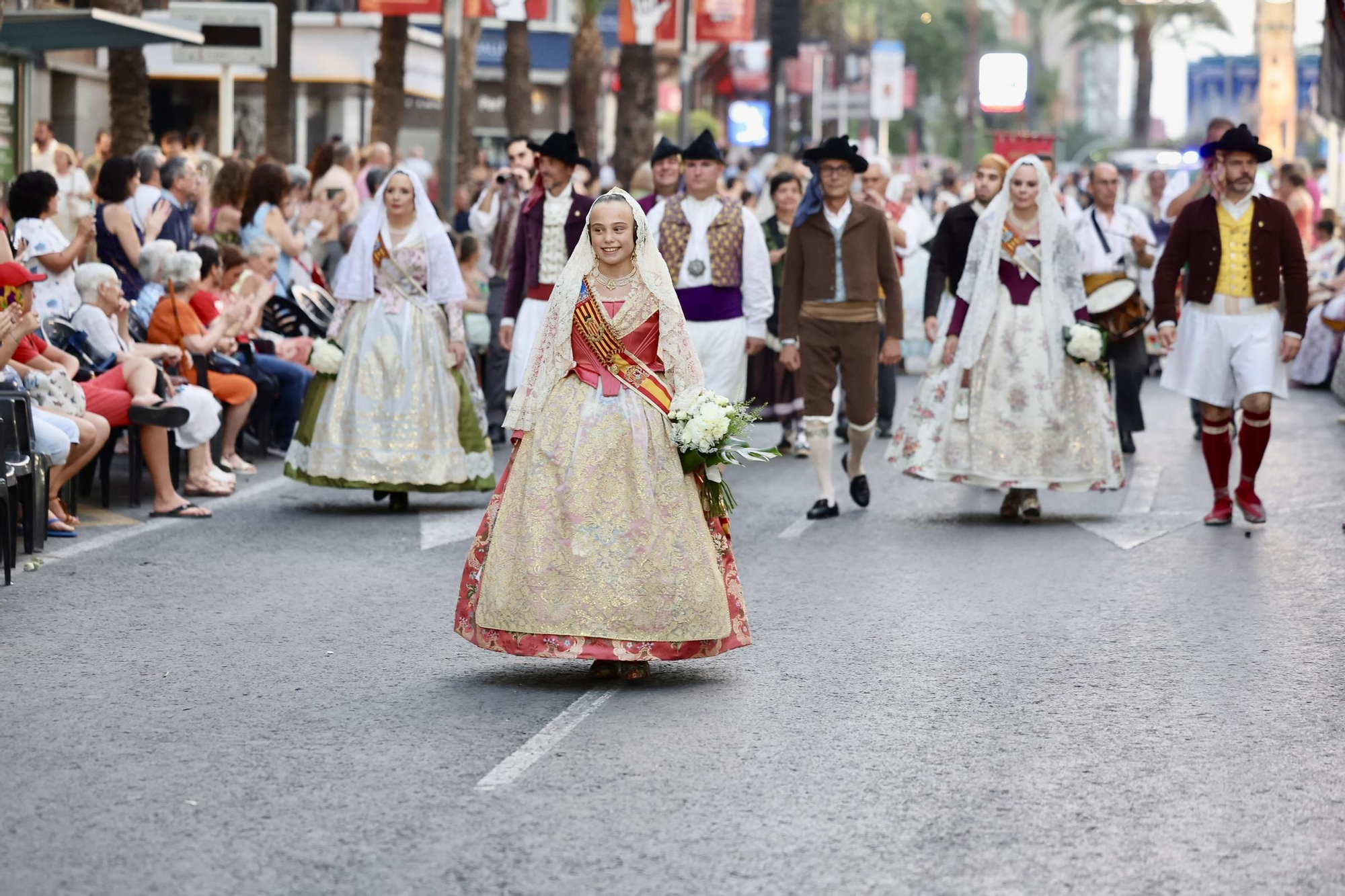 Primera jornada de Ofrenda de las Hogueras de Alicante