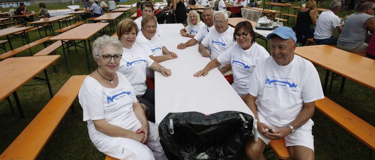 Participantes en una jira en San Juan de la Arena a favor de la pasarela celebrada en 2017