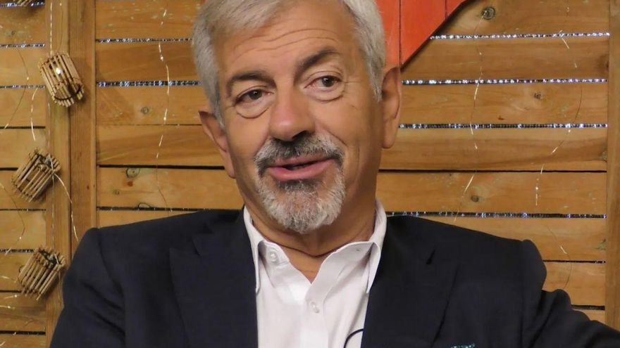 El músico de Córdoba que, con 70 años, ha dejado a Carlos Sobera sin palabras: “Eso si que es vestir, lo demás son tonterías, muy elegante”.