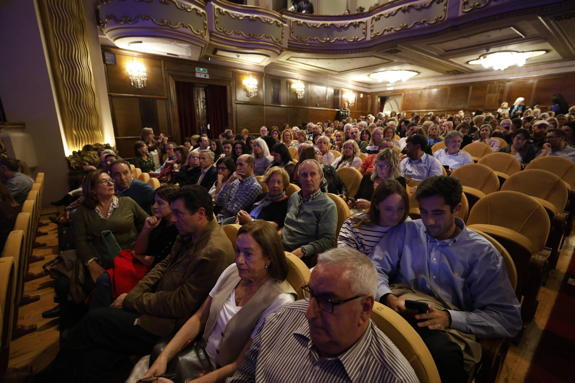 Así fue el encuentro entre Serrat e Iñaki Gabilondo en Gijón.