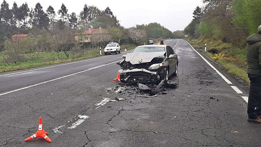 Colisión por alcance en Agolada y camión quemado en Dozón