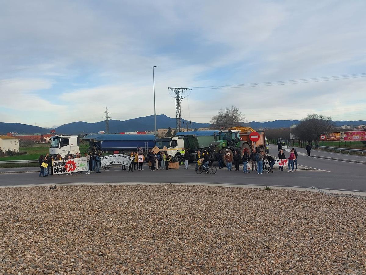 Les imatges de la vaga de professors a Salt