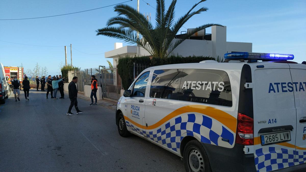 Policía y Bomberos en la zona.