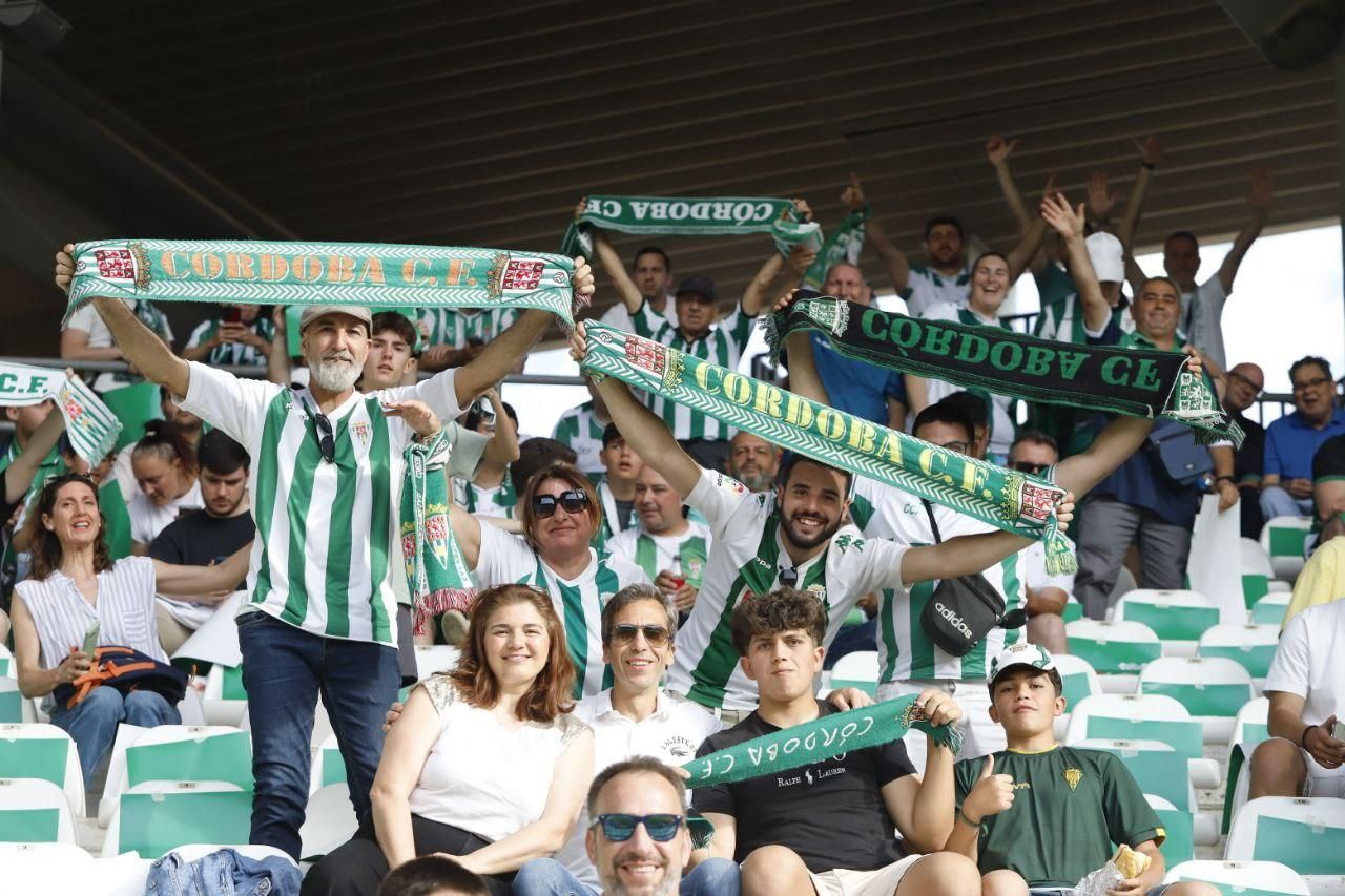 Córdoba CF-Ponferradina | Las imágenes de la afición blanquiverde en el play off de ascenso