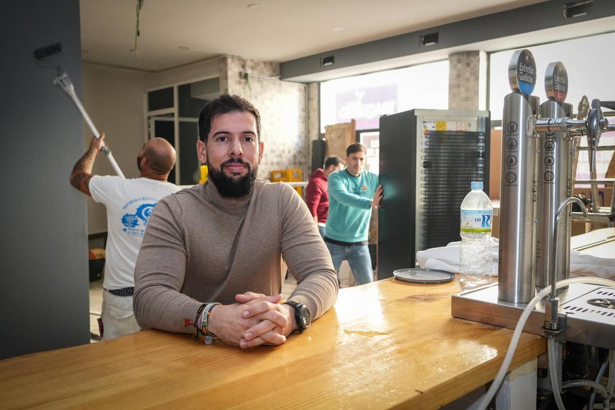 Rubén Lobato, empresario hostelero en su próximo local de copas en Badajoz.