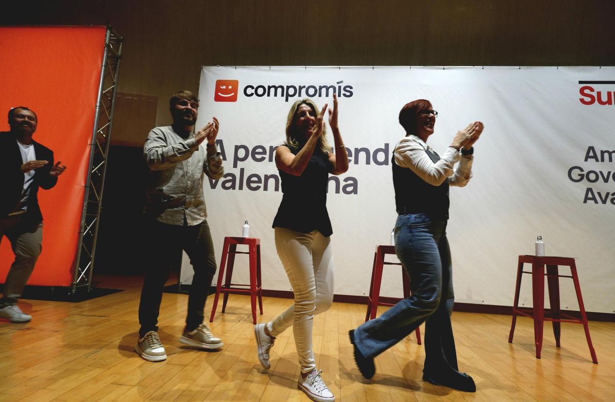 Nahuel González, Alberto Ibáñez, Yolanda Díaz y Àgueda Micó al inicio del acto celebrado ayer en València.