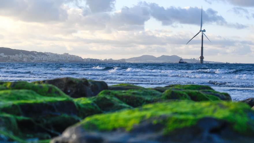 El primer aerogenerador marino de España en la costa de Jinámar, en Las Palmas de Gran Canaria.