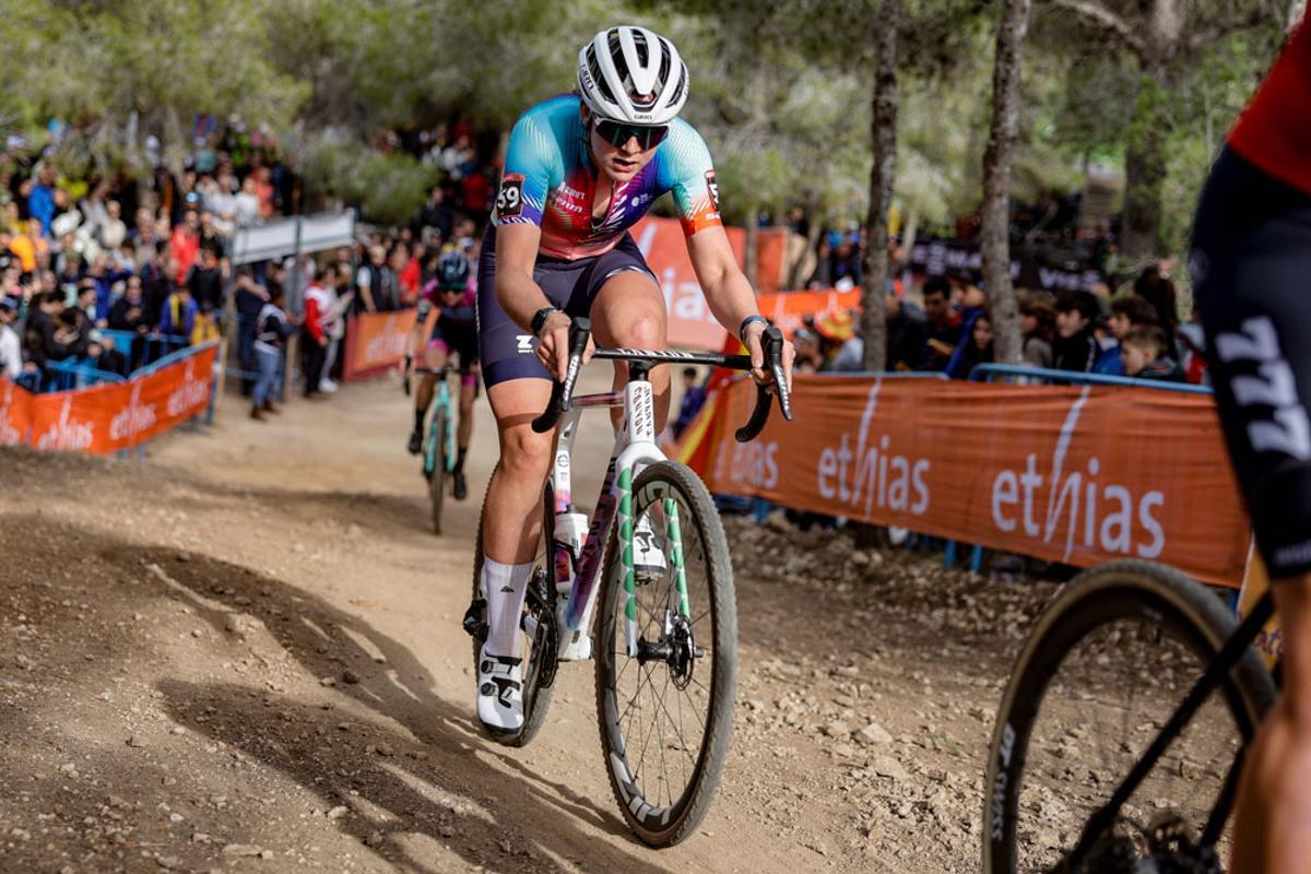 Zoe Backstedt, durante la Copa del Mundo de Ciclocross UCI - Benidorm Costa Blanca 2024.