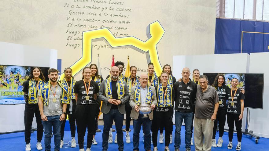 El Hidramar Gran Canaria visita el Cabildo tras ganar la Copa de la Reina