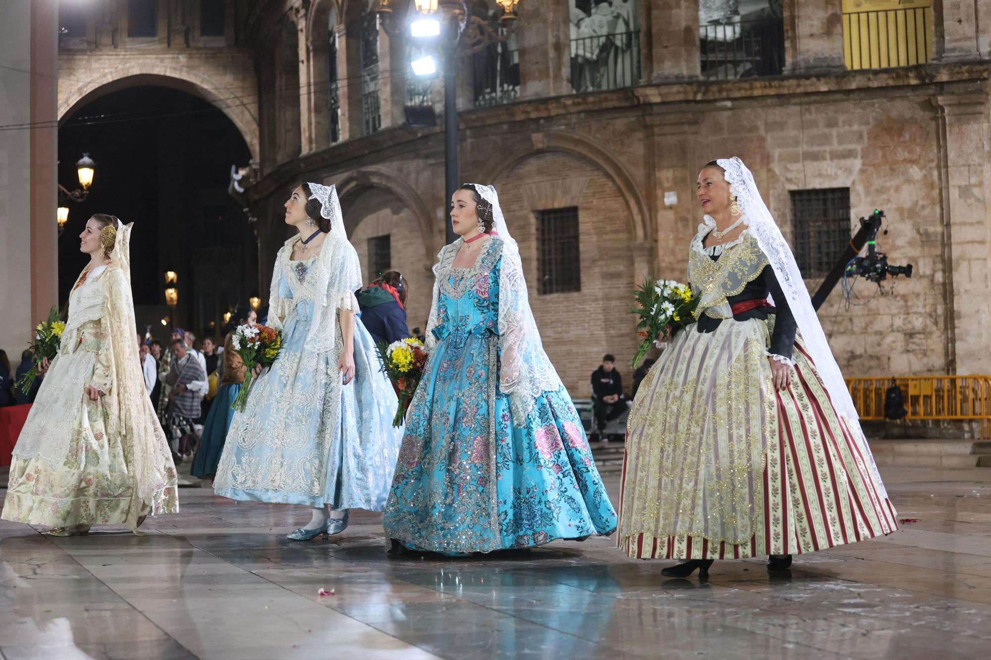 Búscate en el primer día de la Ofrenda en la calle San Vicente entre las 23 y las 24 horas