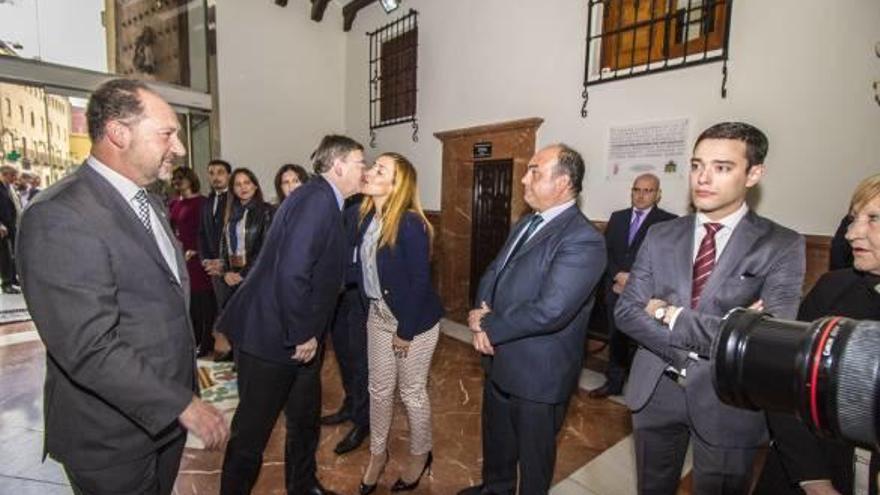 Un momento de la visita que el presidente de la Generalitat, Ximo Puig, realizó a Orihuela para entrevistarse con el alcalde.