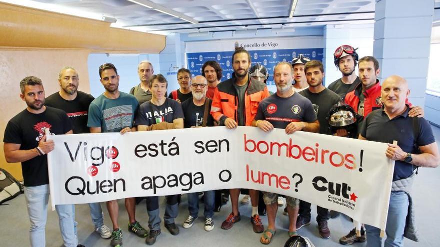 Bomberos denuncian la &quot;inseguridad&quot; registrada en Vigo el 26M por falta de personal