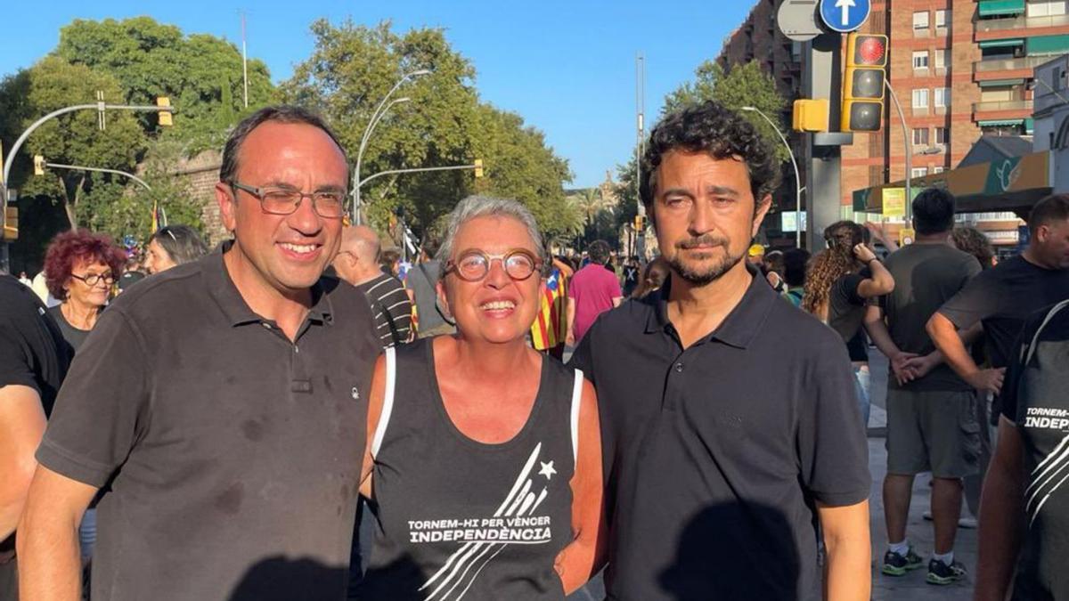 Assumpció Puig, a la manifestació de la diada, amb els exconsellers Josep Rull i Damià Calvet. | @ASSUMPCIOPUIG/TWITTER