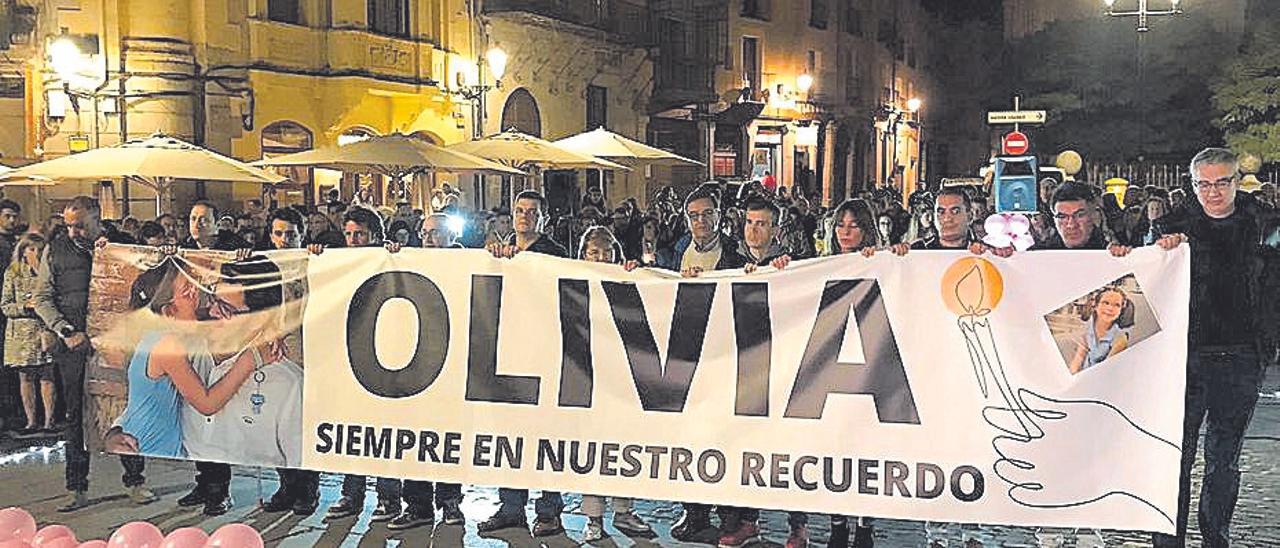 Concentracion en la plaza Mayor de Segovia por la muerte de Olivia.