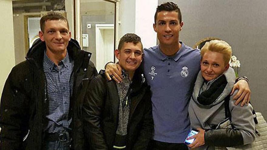 Ronaldo recibe al niño que salió del coma tras oír un gol suyo