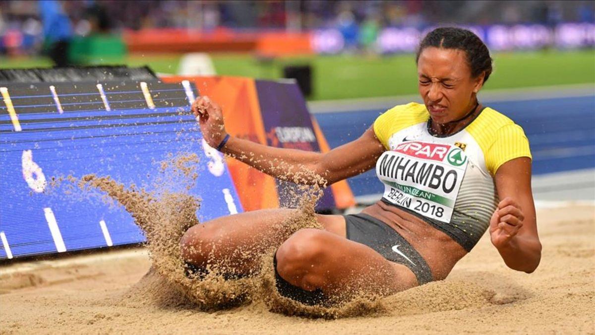 MIhambo se pone en manos de Carl Lewis para mejorar sus marcas