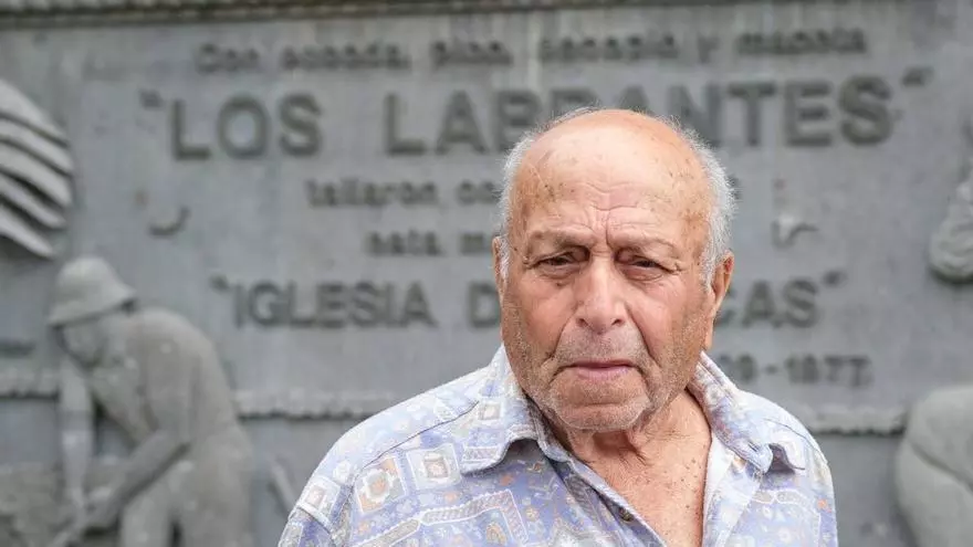 Las campanas de Arucas despiden a Juan Pancho, maestro de la piedra