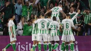 El Betis perdona ante el Sevilla en su lucha por volver a Europa