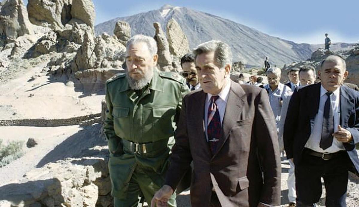 Foto de archivo de Fidel Castro y Manuel Hermoso en las Cañadas del Teide en 1996.