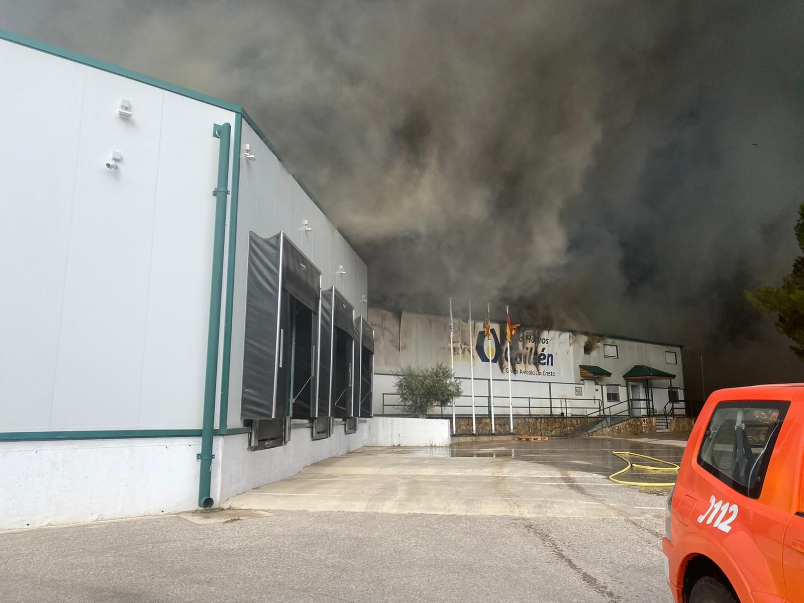 Incendio en la planta de Huevos Guillén en Sinarcas