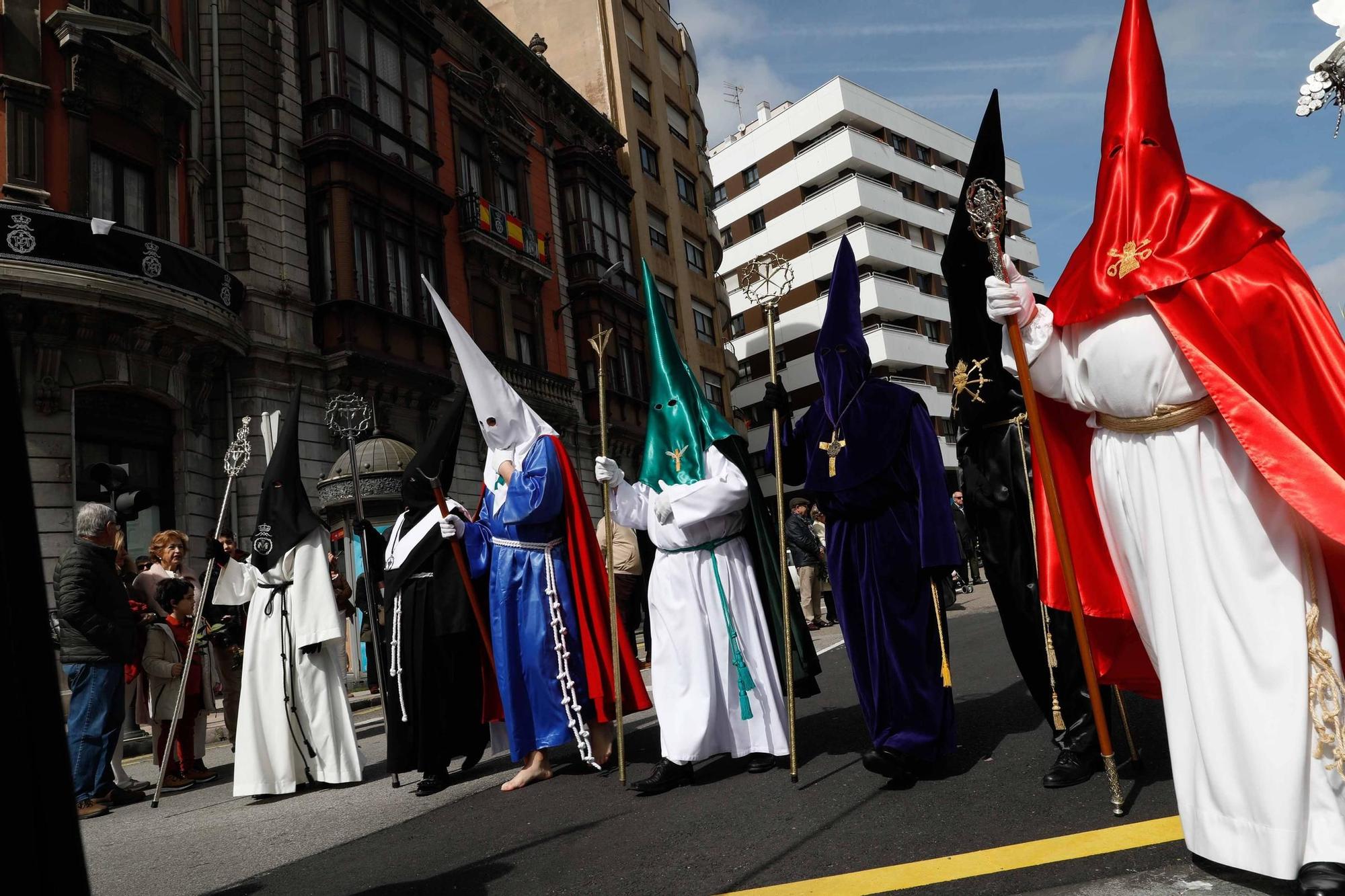 Multitudinaria bendición de ramos y procesión de La Borriquilla en Avilés