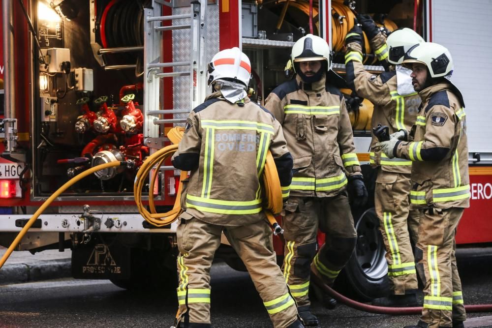 Incendio en la calle Marqués de Santa Cruz de Oviedo