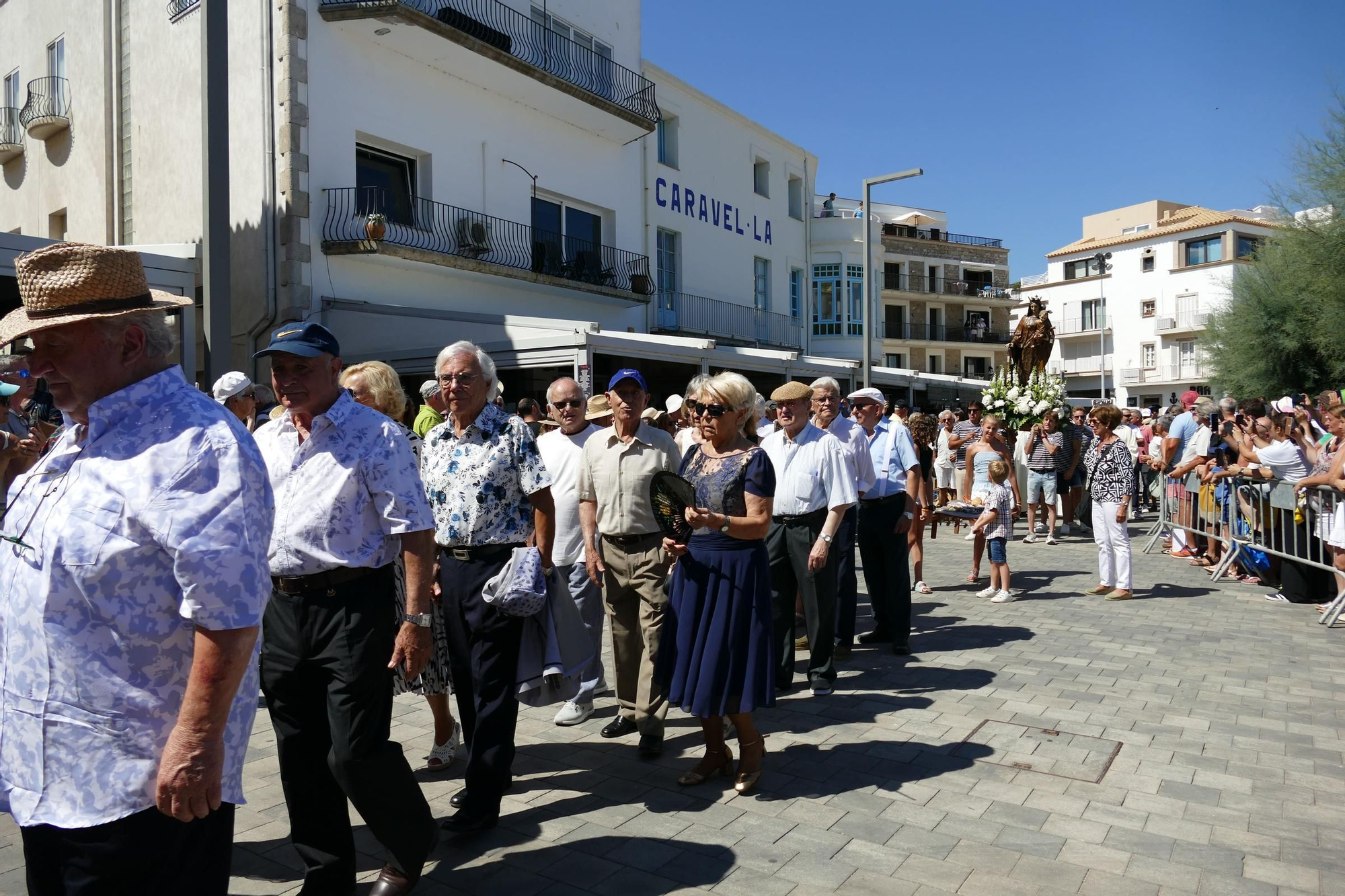 L'Escala commemora la Festa del Carme amb un sentit homenatge a les persones grans i a les seves arrels marineres