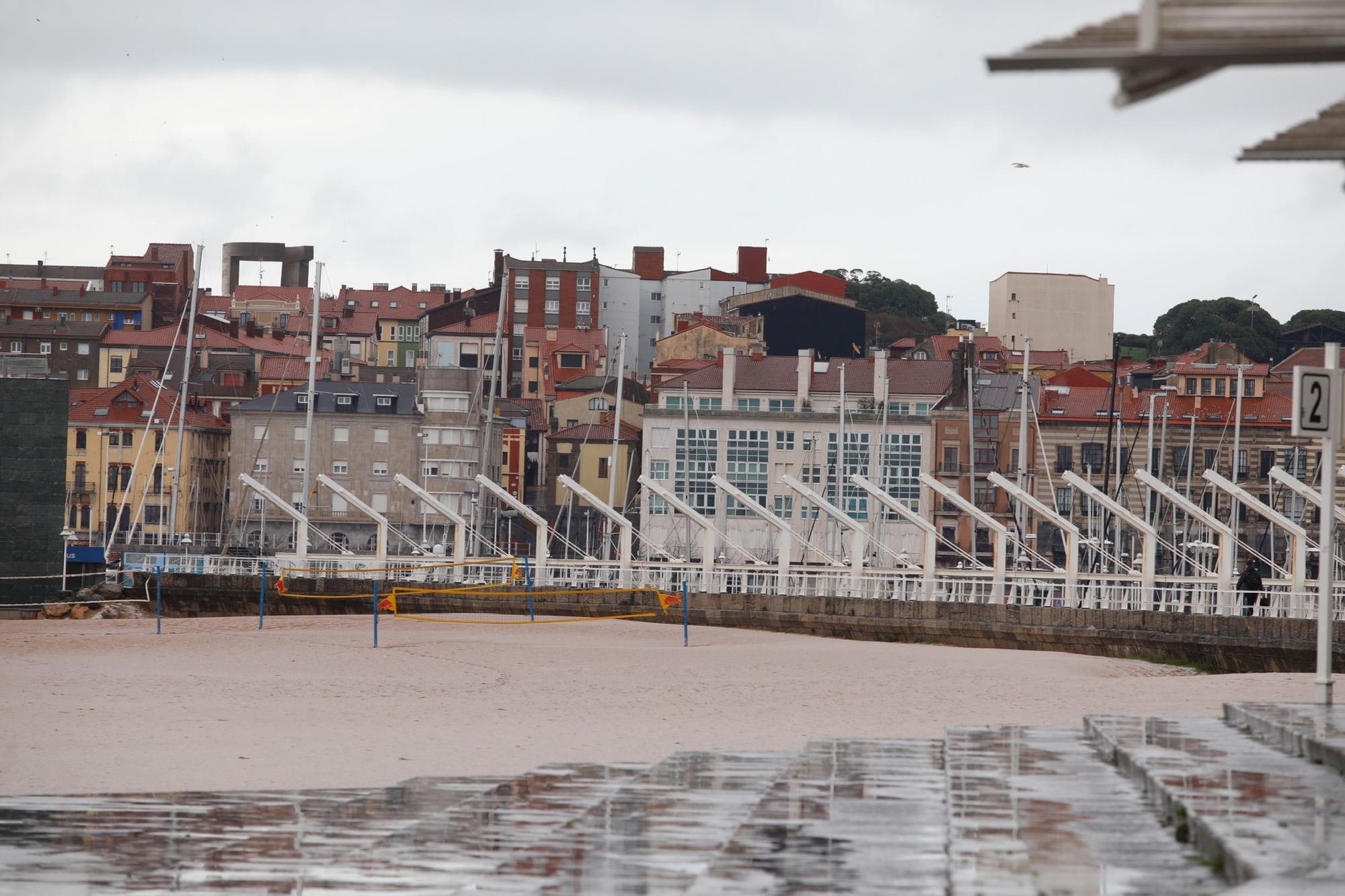 Las imágenes del temporal en Gijón.