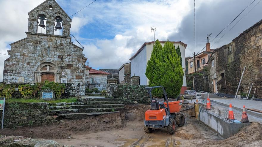 El Concello aprovechará la obra del núcleo de Donramiro para rehabilitar su cruceiro