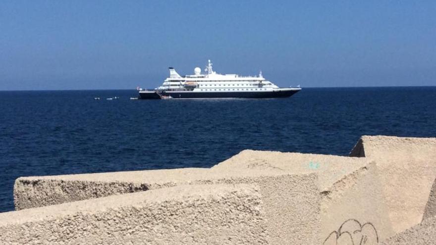 El crucero de lujo SeaDream fondea por cuarta vez en Dénia